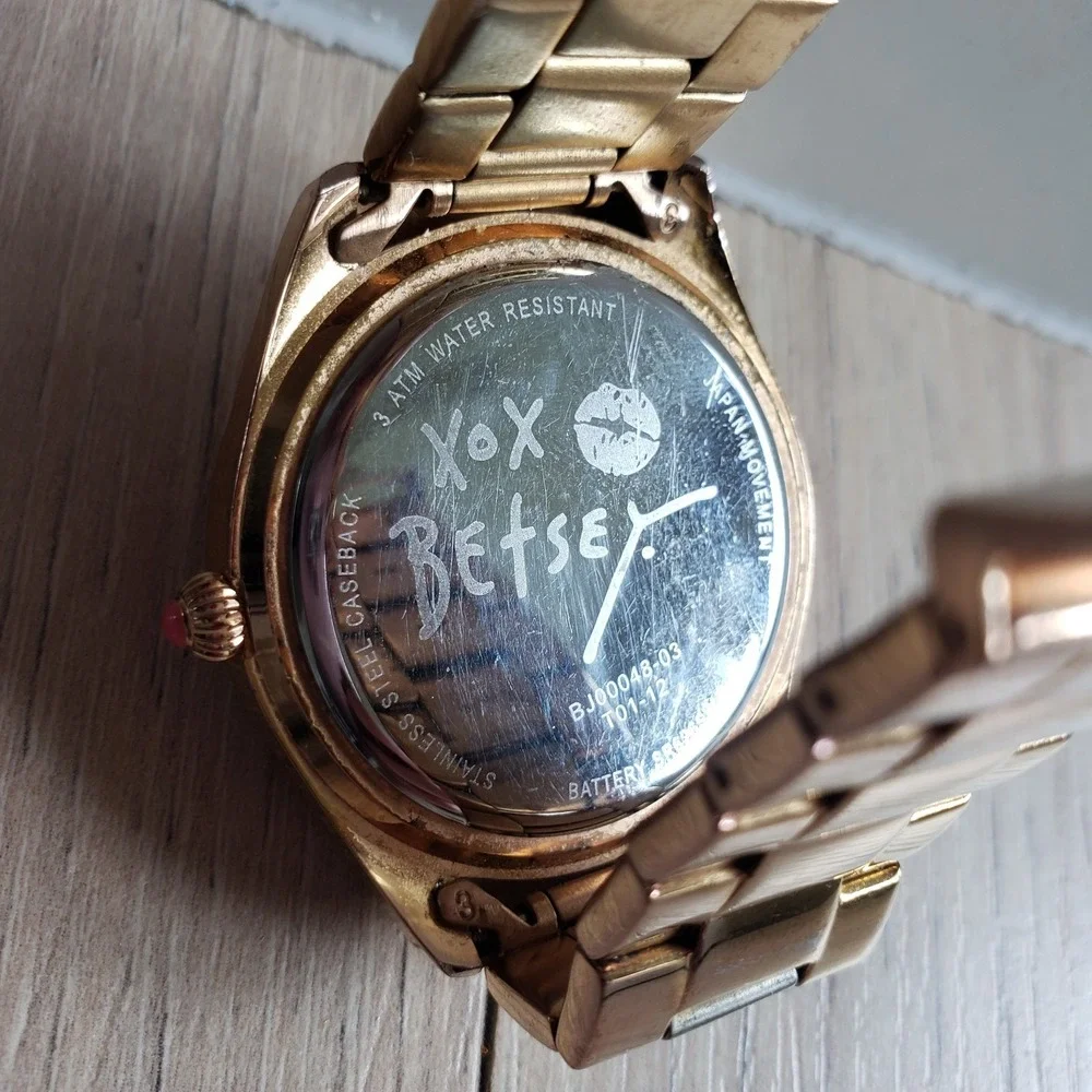 Betsey Johnson Stainless Steel Watch Rose Gold Tone Crystal‎ Bezel Heart Hand